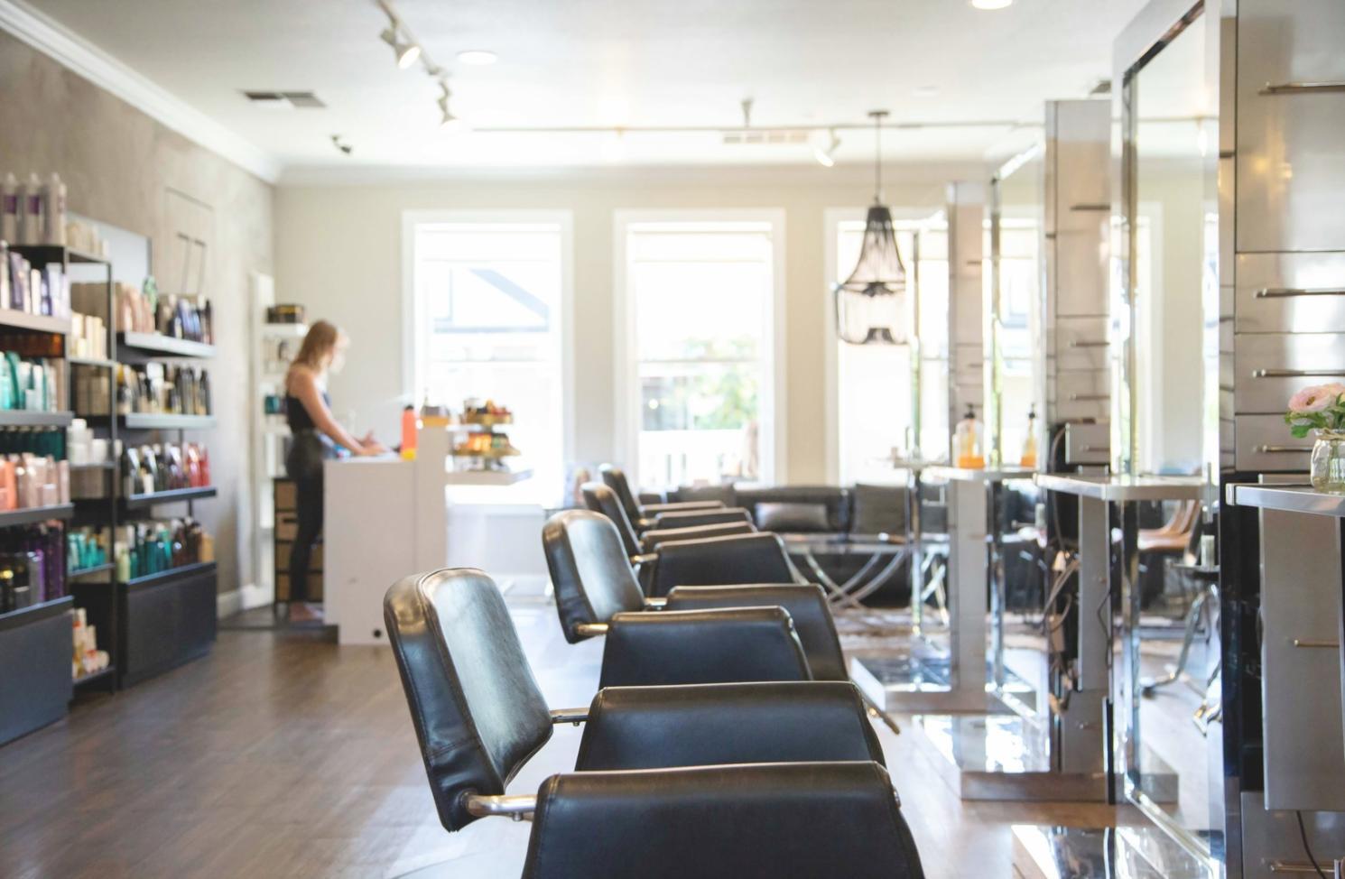 Präzise Nagelmodellage mit Acryl